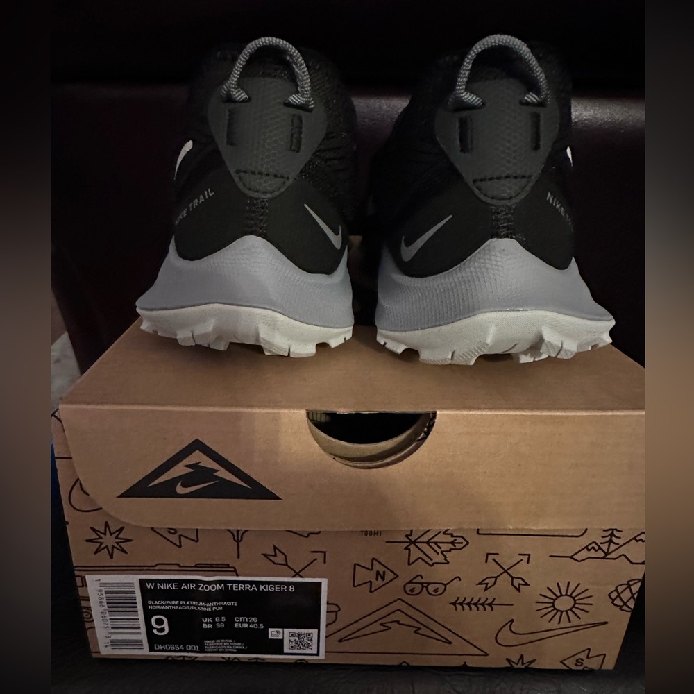 Nike Air Zoom Terra Kiger 8 in Black and Gray (New in box ) Size 9